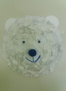 πολική αρκούδα με χάρτινο πιάτο